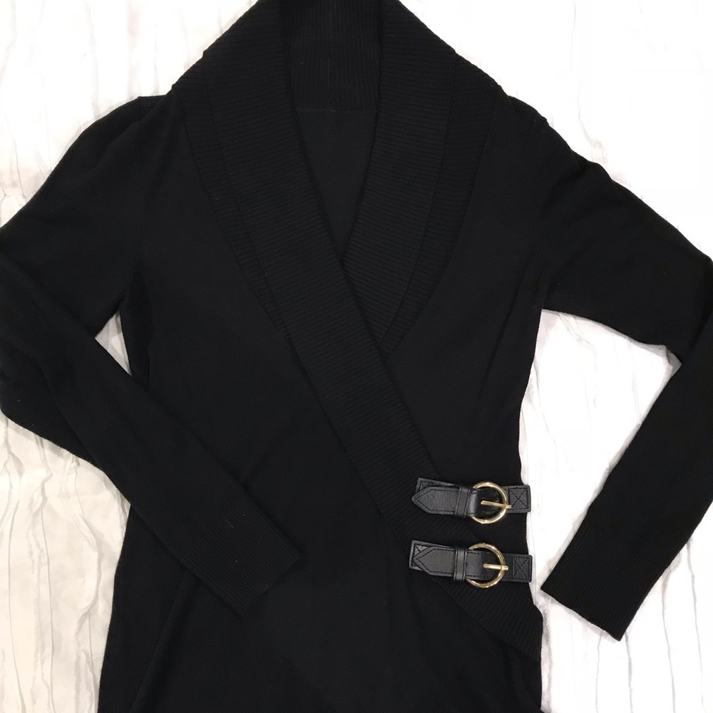 Women’s long and lean v-neck sweater